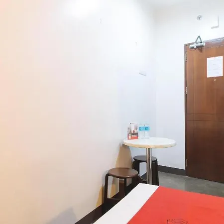 レッドドアーズ アット エクスプレス イン ラプ ラプ