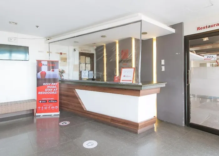 Reddoorz @ Express マクタン